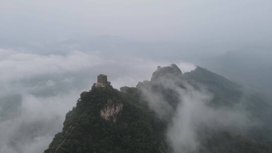 航拍雨后的北京密云司马台长城云海