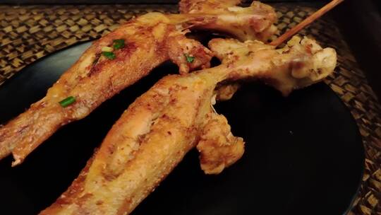 重庆烧烤-烤鸡全翅美食4k视频视频素材模板下载