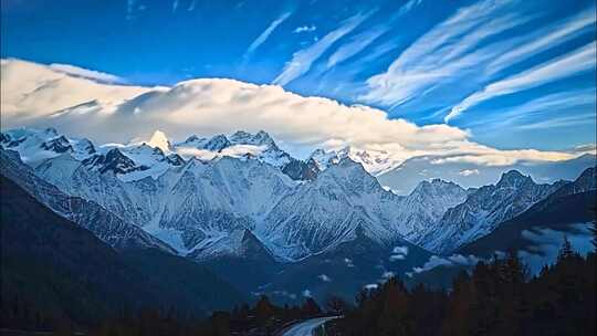 日出云海雪山日照金山早晨清晨唯美风景风光