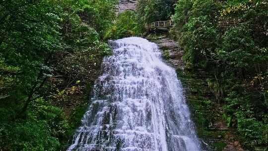 湖北恩施4A景区鹿院坪森溪流瀑布慢速升格