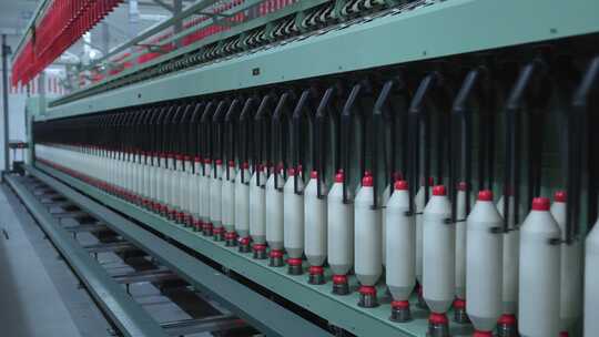 纺织厂机器与纱线