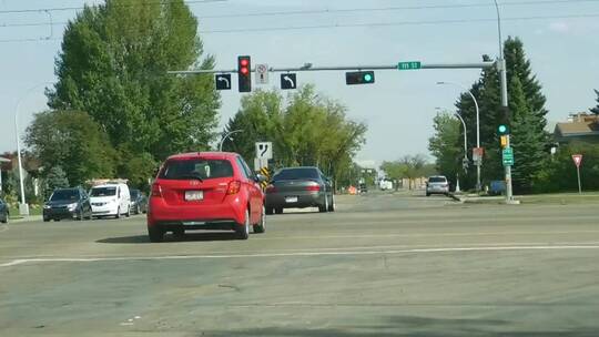 道路上行驶的车辆