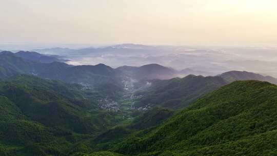 航拍大山清晨