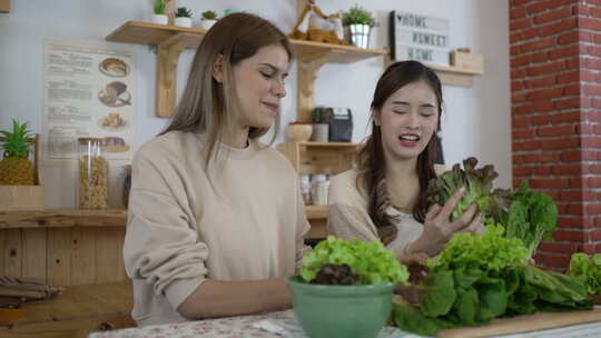 美女直播卖健康食品。