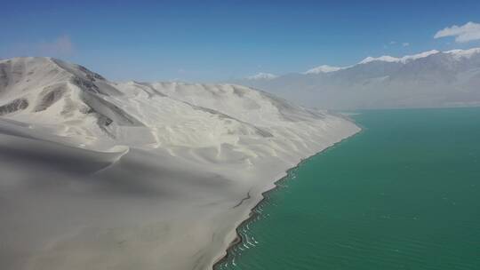 新疆阿克陶县白沙湖白沙山自然风光