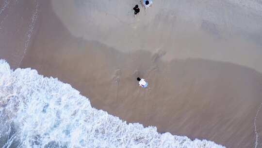 海浪沙滩海浪拍打沙滩航拍素材