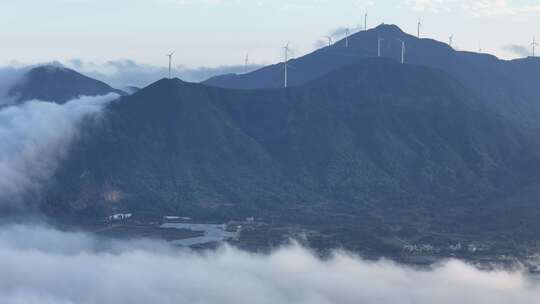 云海山峦壮丽航拍