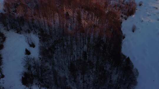 冬季布兰村（布兰城堡）的日落。