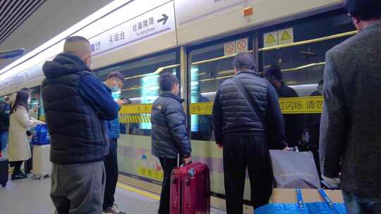 虹桥火车站上海地铁人流视频素材视频素材模板下载