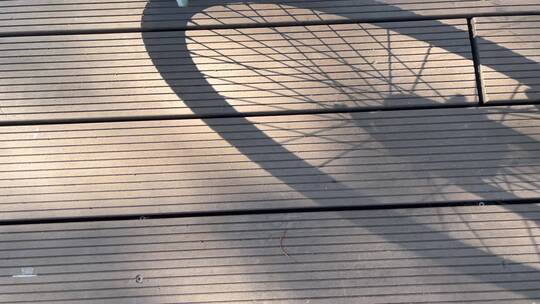 自行车轮影子