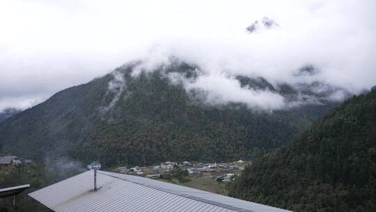 雨崩村空镜