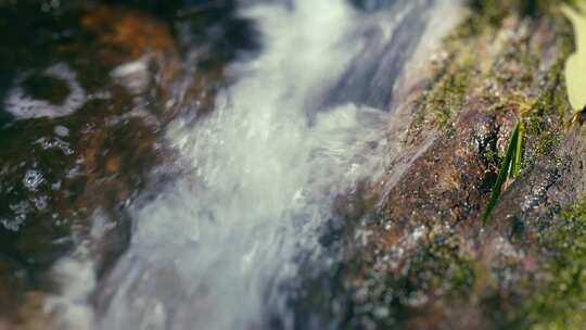 山间小溪水流