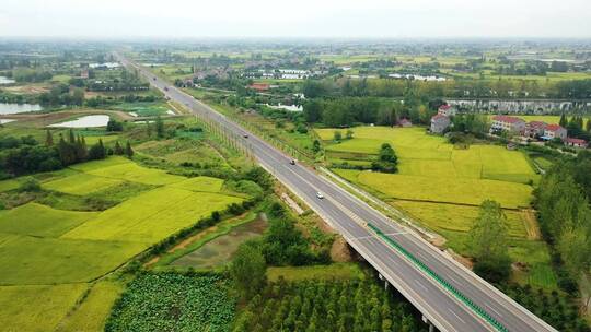 航拍湖北G318国道乡村农田公路交通风光