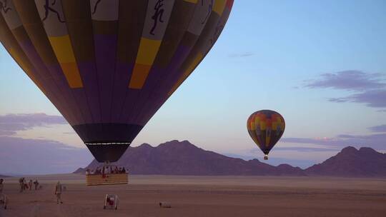 热气球在纳米比亚纳米布沙漠发射