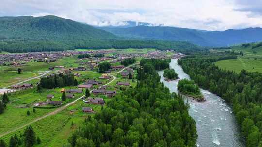 村庄，大山，草地，河流B