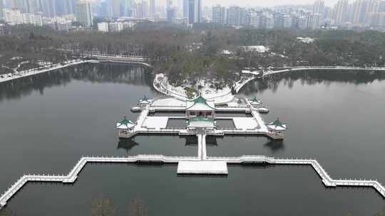 武汉东湖风景区碧潭观鱼雪景航拍