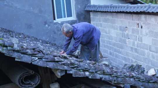 农村传统房屋建筑房子捡瓦布瓦老人