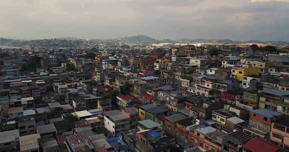 巴西里约热内卢巴西贫民窟的鸟瞰图。4K