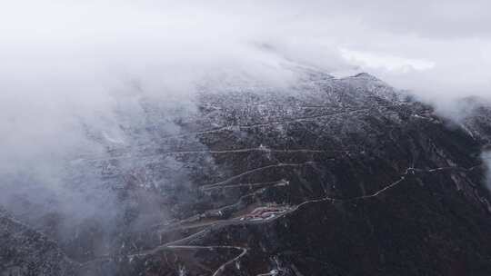 牛背山雪山云雾缭绕航拍全景