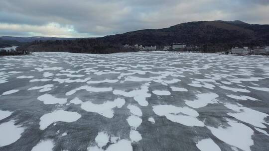 日本北海道阿寒湖冬季雄阿寒山风光