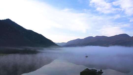 4k航拍湖北神农架大九湖景区晨雾