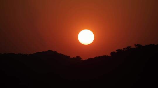 太阳在山头落下延时特写