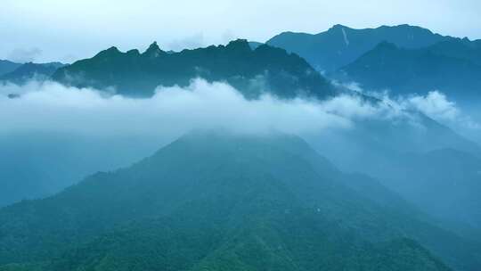 陕西秦岭雨后云海