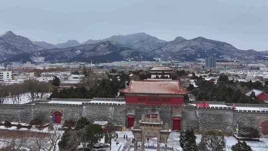 航拍岱庙雪景