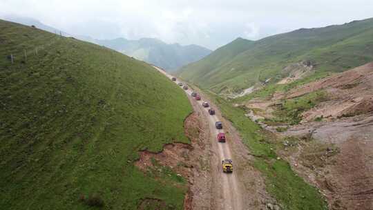 越野车队行驶在山路上（23个片段合集）