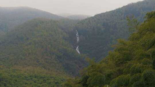 浙江湖州德清王位山惊险潭瀑布竹海