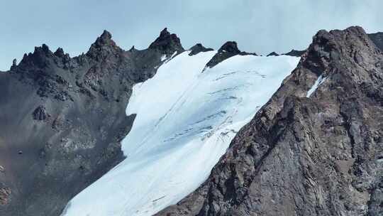 独库公路雪山