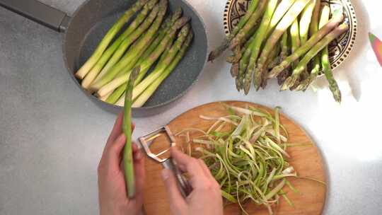 芦笋去皮炒绿芦笋芽蔬菜食品