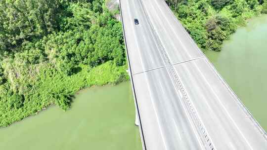 公路汽车航拍交通俯拍道路汽车行驶高速公路