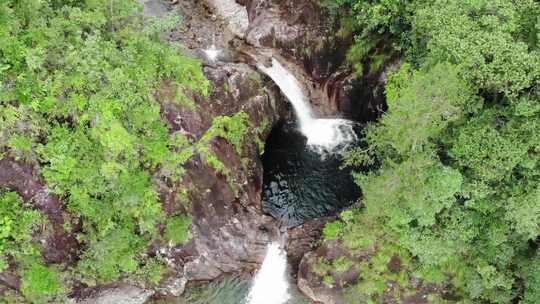 X浙江温州泰顺县乌岩岭山路边瀑布航拍高清在线视频素材下载