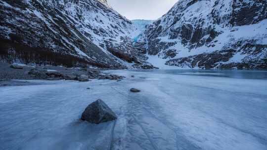 雪山湖面结冰4k视频素材模板下载