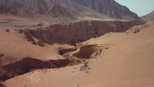 鄯善县吐峪沟大峡谷、火焰山