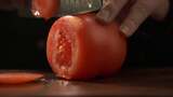 切洋葱西红柿切菜高清在线视频素材下载