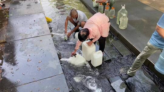 济南章丘眼明泉，泉水取水点