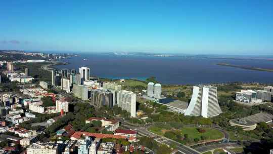 巴西阿雷格里港。巴西城市天际线地标。市中心的建筑