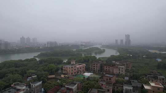 阴雨天的河流河岸航拍