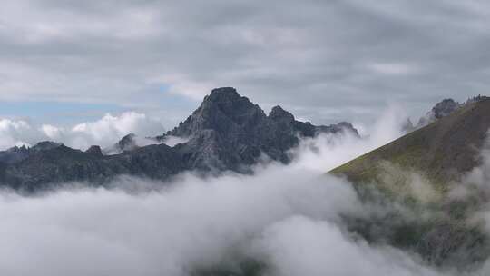 经典年保玉则山坡发现神山