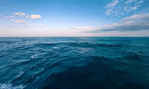 fpv航拍海面波涛汹涌景象穿越机航拍大海