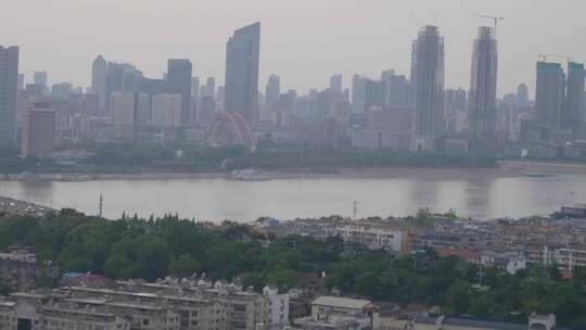 武汉长江两岸大桥黄鹤楼地标城市建筑全景视频素材模板下载