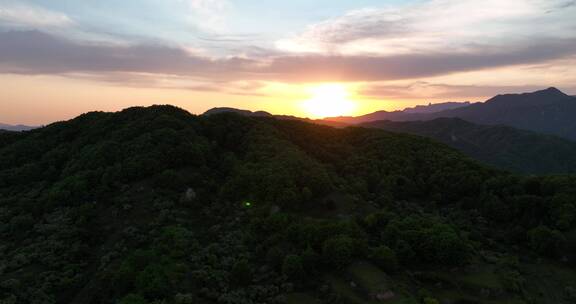 4K草原日出延时风景摄影逆光建筑红色朝霞