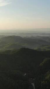 自然风光大自然起伏山峰迷雾竖屏