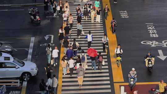 城市路口斑马线行人过马路合集