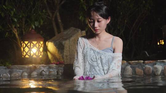 美少女spa人温泉酒店养生度假泡澡洗浴视频素材模板下载