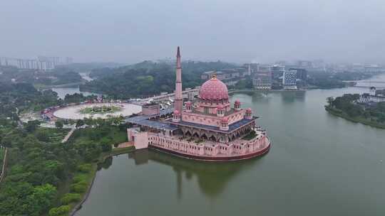 马来西亚布城粉色水上清真寺建筑景观航拍