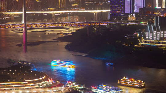 重庆夜间的河畔景观