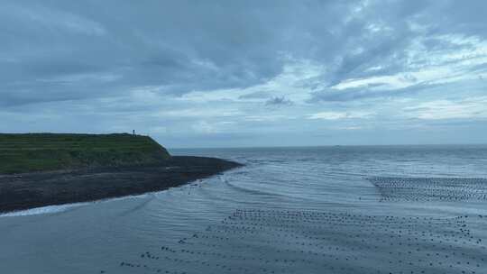 阴天小岛海岸线航拍大海风景海洋雨天风光